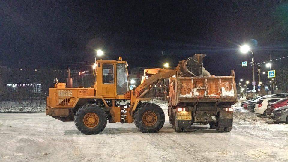 За три дня с территории Мурманска вывезли почти 3 тыс. кубометров снега